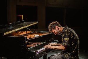 Μεγάλες ορχήστρες υπό αφόρητη ζέστη στο Ηρώδειο: Ρατλ και Ορχήστρα Δωματίου της Ευρώπης συναρπάζουν περισσότερο από Ρόουβαλι και Φιλαρμόνια - εικόνα 2