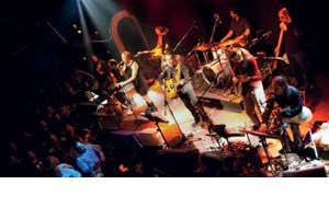 Βίκυ Καρατζόγλου: Λαϊκά αριστουργήματα στο "Σταυρό του Νότου Plus" - εικόνα 1