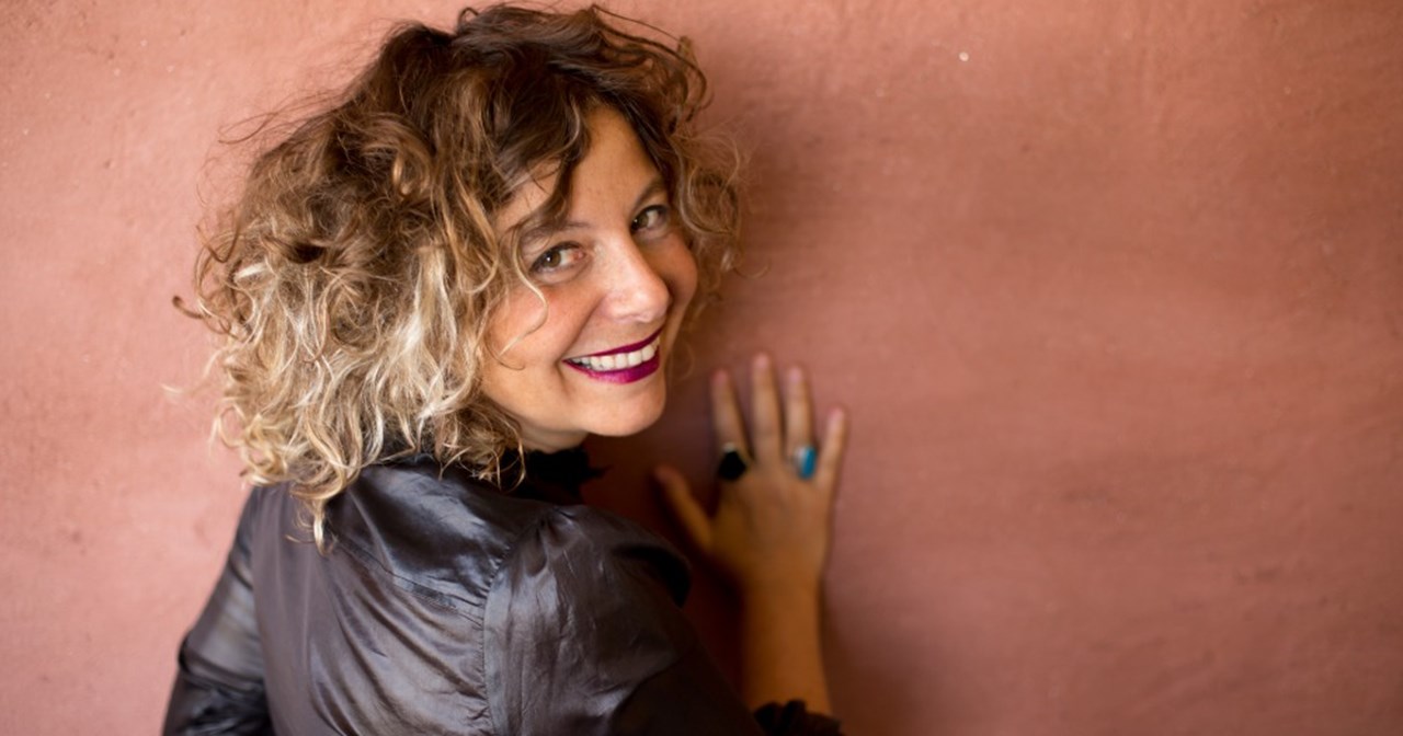 "Τι να κάνουμε;": Το ερώτημα που γίνεται παράσταση από την Έλλη Παπακωνσταντίνου - εικόνα 2