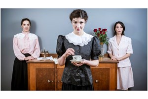 "Αγγέλα", "Το προξενιό της Άννας": Υπηρέτριες, σκλάβες, κόρες και ψυχοκόρες στη νεοελληνική καλλιτεχνική δημιουργία - εικόνα 3