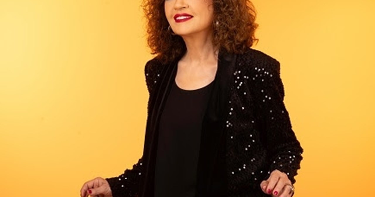 "20 χρόνια μετά… και κάτω απ΄ τη μαρκίζα": Η Ιωάννα Εμμανουήλ τραγουδά Βίκυ Μοσχολιού - εικόνα 1