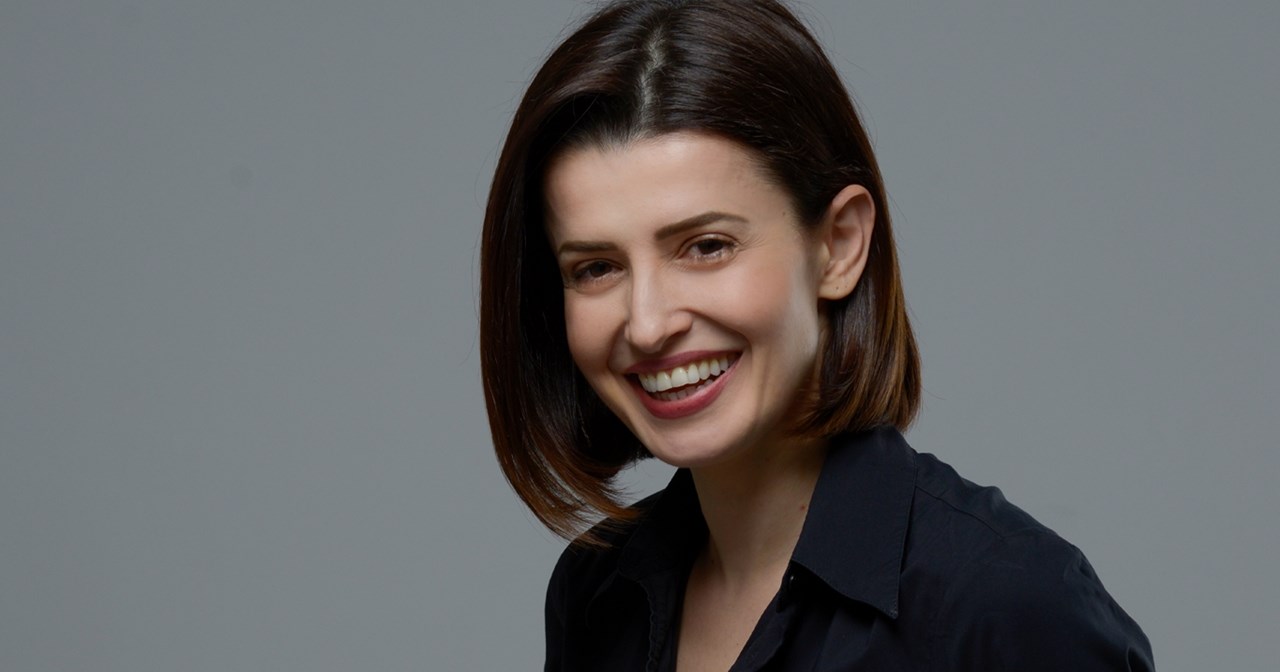 Χρύσα Παπά: Μια ψυχή, δώδεκα πρόσωπα - Η συγκλονιστική "Σέρρα" στο Θέατρο Βράχων - εικόνα 3