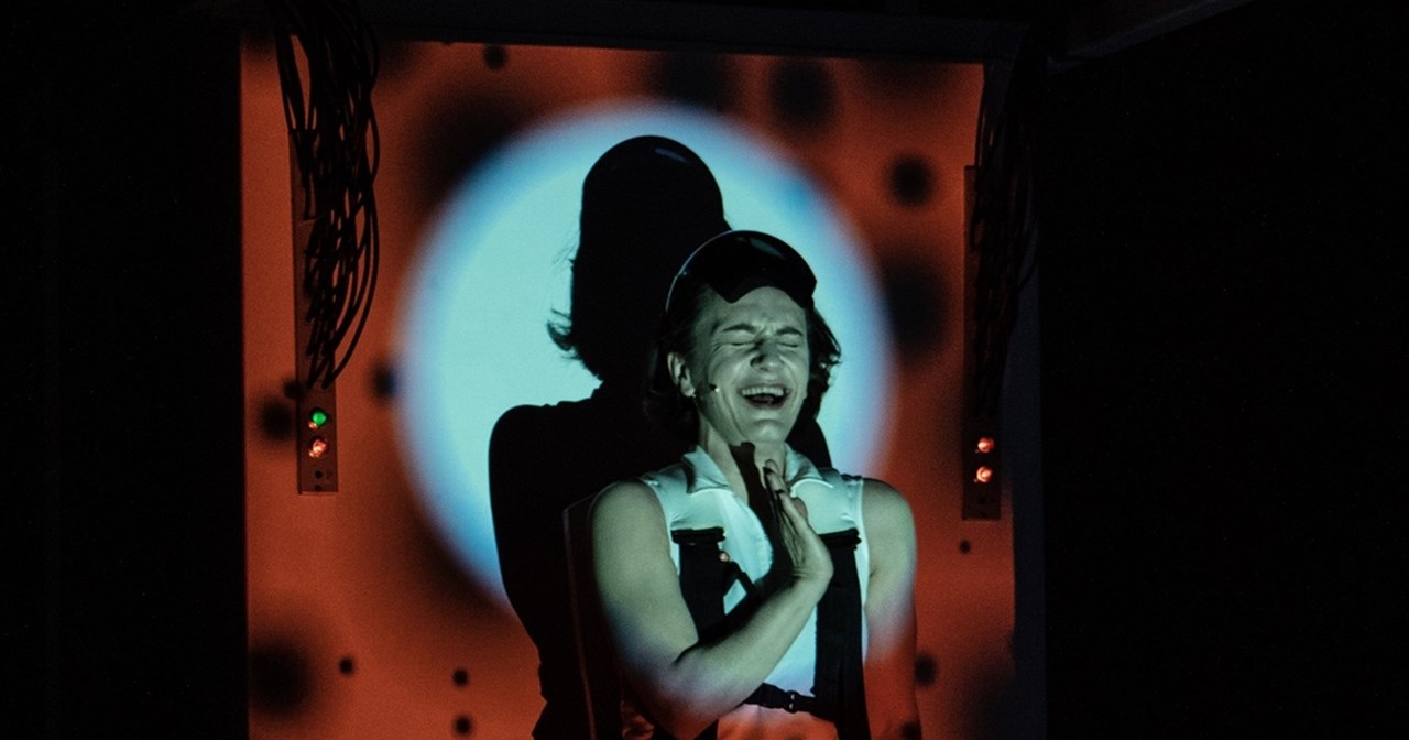 Ο Ορέστης Παπαϊωάννου "ξαναγράφει" το soundtrack της όπερας "The Fall of the House of Commons" - εικόνα 1