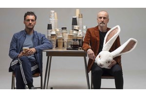 18 ρόλοι. 1 ηθοποιός: Η Σοφία Καζαντζιάν για την ερμηνευτική πρόκληση της "Κατσαρίδας Κ." - εικόνα 6