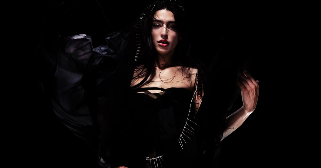 "Puta / Sola": Η Arca με νέο διπλό single λίγο πριν τον Λυκαβηττό - εικόνα 1