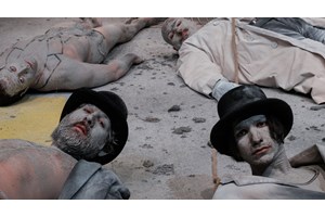 "Mami" του Μάριο Μπανούσι: Πρώτες φωτογραφίες από την παράσταση που όλοι θέλουν να δουν - εικόνα 10