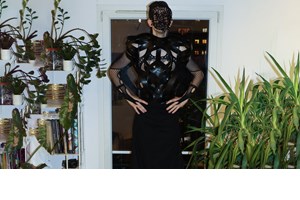 Dolly Vara: "Σκοπός είναι να διασκεδάσουμε με το τραύμα μας" - εικόνα 4