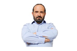 "Taniko"- κρασί στο χέρι, αγγλικοί υπέρτιτλοι στη σκηνή - εικόνα 3