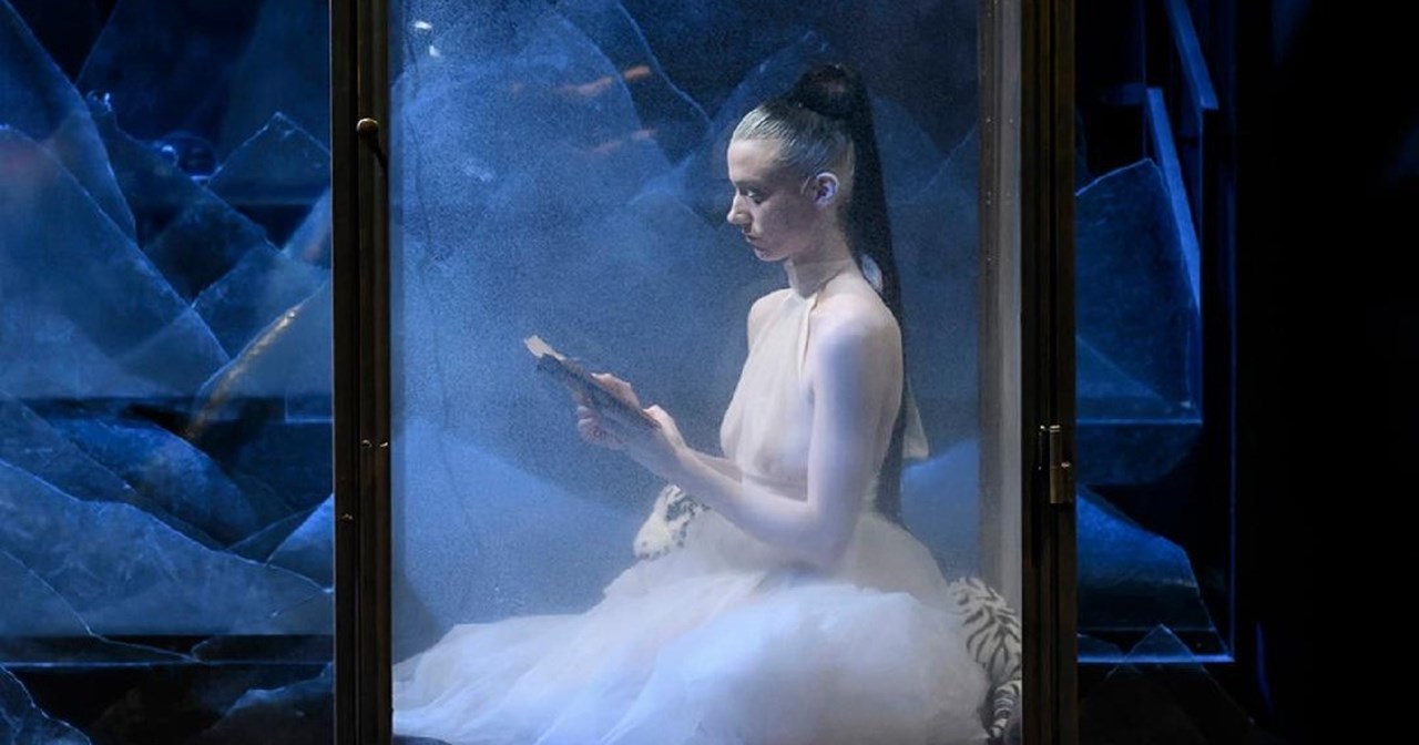 "Ο Υπάτιος στη στοιχειωμένη καμάρα": Λογοτεχνική βραδιά με τους συντελεστές της "Ηλέκτρας" στο θέατρο Πορεία - εικόνα 3