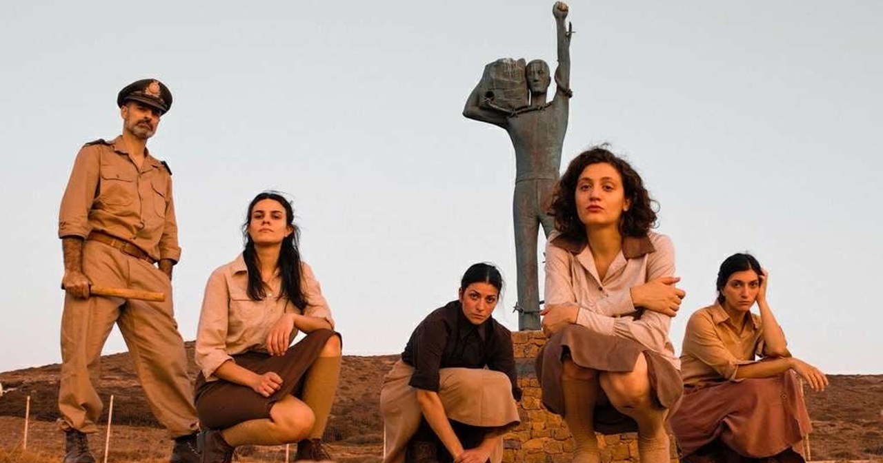 Παράταση παραστάσεων για τις "Γριές που μαζεύουν την τσουκνίδα" στο Θέατρο Σταθμός - εικόνα 3