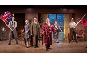 Ο Λάκης Λαζόπουλος στο Βέμπο: Τελευταία ευκαιρία για τον "Ήρωα με παντούφλες" - εικόνα 4