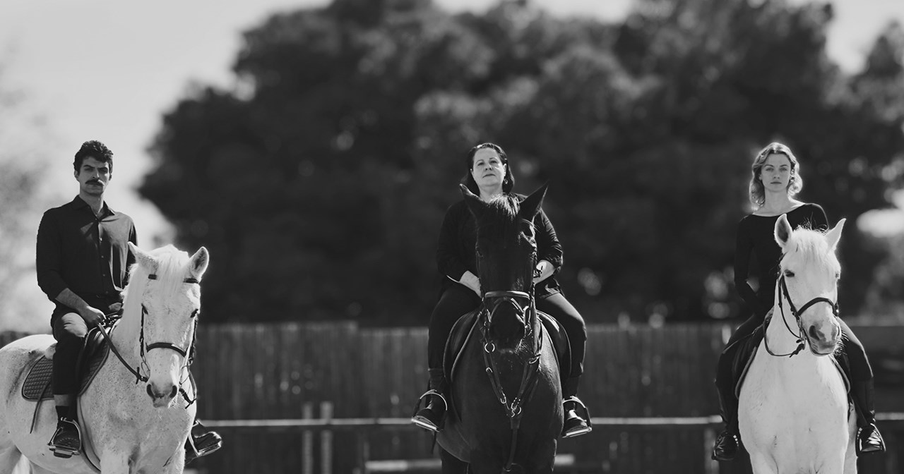 "Αι Γυμνισταί": Μια βουτιά στην ελευθερία, λίγο πριν τις καλοκαιρινές εξορμήσεις - εικόνα 5