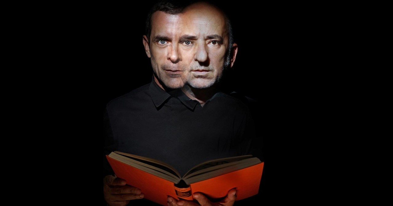 "Εκείνος που έκλεψε τη μέρα και πλήρωσε τη νύχτα"-Ο Θωμάς Μοσχόπουλος επιστρέφει με μια παράσταση για το τίμημα της ελευθερίας - εικόνα 2