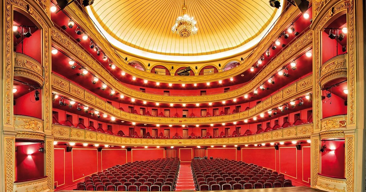 "Outro": Πρώτες φωτογραφίες από την παράσταση που φέρνει μαζί στη σκηνή Φέστα-Καραμίχο - εικόνα 8