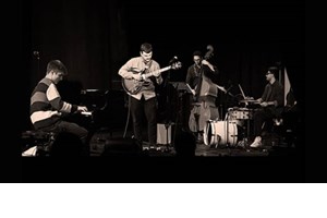 O Monsieur Minimal σε ένα φθινoπωρινό From East to West Τour - εικόνα 1