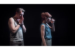 "Άνθρωπος χωρίς όνομα": 2η χρονιά στο θέατρο Αποθήκη με προσφορά εισιτηρίων - εικόνα 3