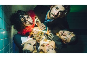 Όταν η βόλτα "Στην εξοχή" γίνεται πεδίο μάχης - εικόνα 2