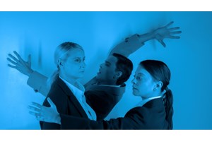 Ο Θωμάς Μοσχόπουλος αποθεώνει την παραδοξότητα και τον αυτοσαρκασμό στο "Περιμένοντας τον Γκοντό" - εικόνα 4