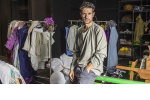 42 θεατρικές παραστάσεις που συνεχίζονται μετά το Πάσχα - εικόνα 1