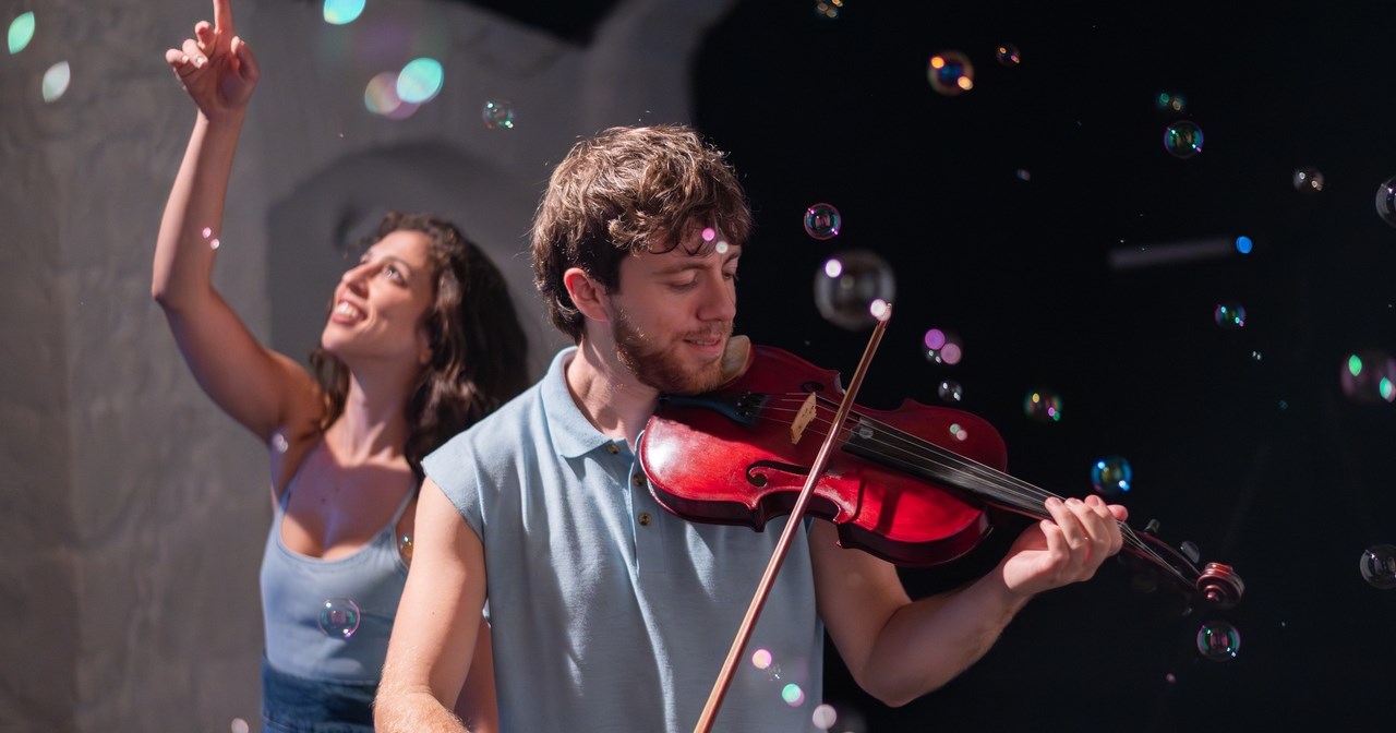 Δύο έξυπνες κωμωδίες που σχολιάζουν την Ελλάδα - εικόνα 3