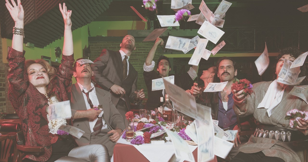 34 θεατρικές παραστάσεις κάνουν πρεμιέρα μετά το Πάσχα - εικόνα 14