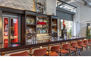 Εκρηκτικό b2b στη Δημοτική Αγορά Κυψέλης - εικόνα 2