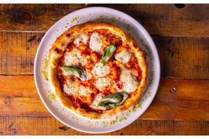 World Pizza Day: Οι πιο νόστιμες αλυσίδες (και) για πίτσα! - εικόνα 3