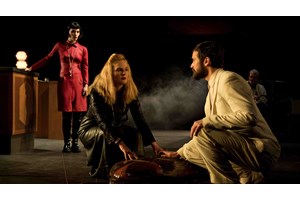 Πηνελόπη Τσιλίκα: "Η απορία του ανθρώπου απέναντι στην αδυσώπητη τυχαιότητα είναι που ονομάζει τον Κόσμο "παράλογο"" - εικόνα 3