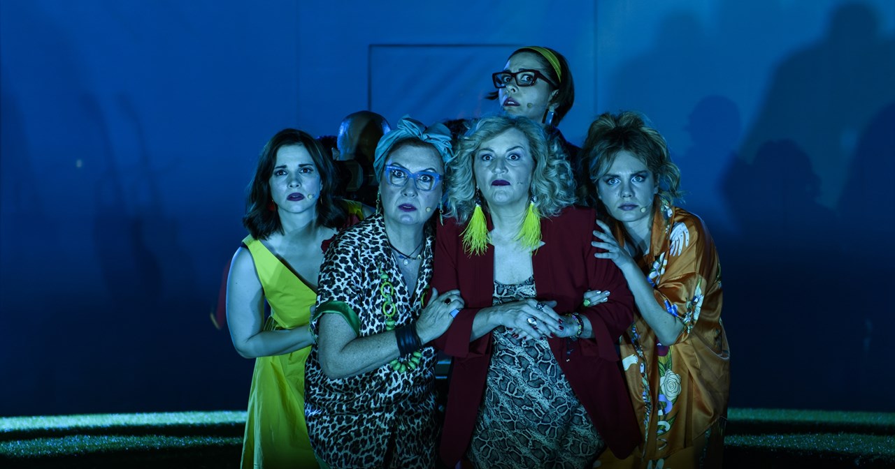 Τελευταία ευκαιρία για τις "Οκτώ γυναίκες": Το αστυνομικό θρίλερ χαρακτήρων έρχεται στο Παλλάς για μια μοναδική παράσταση - εικόνα 2