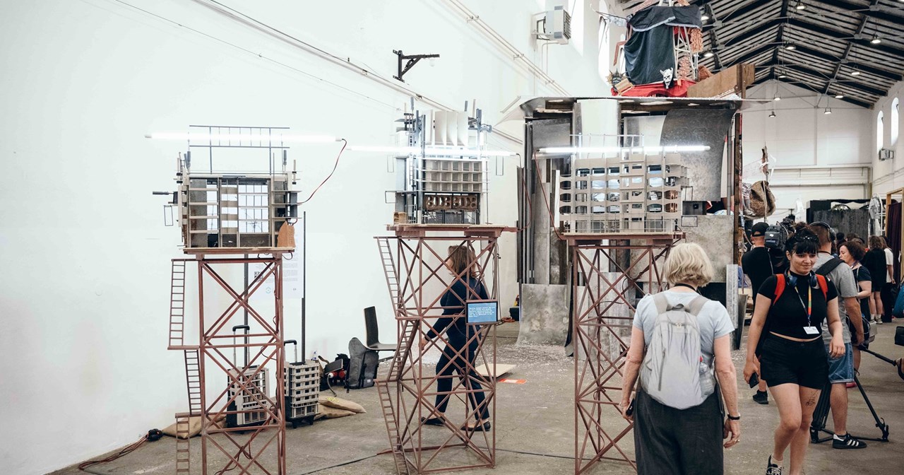 "Spectators in a ghost city": Πώς η Κύπρος συνδέει το τραύμα του παρελθόντος με τη σύγχρονη πραγματικότητα - εικόνα 5