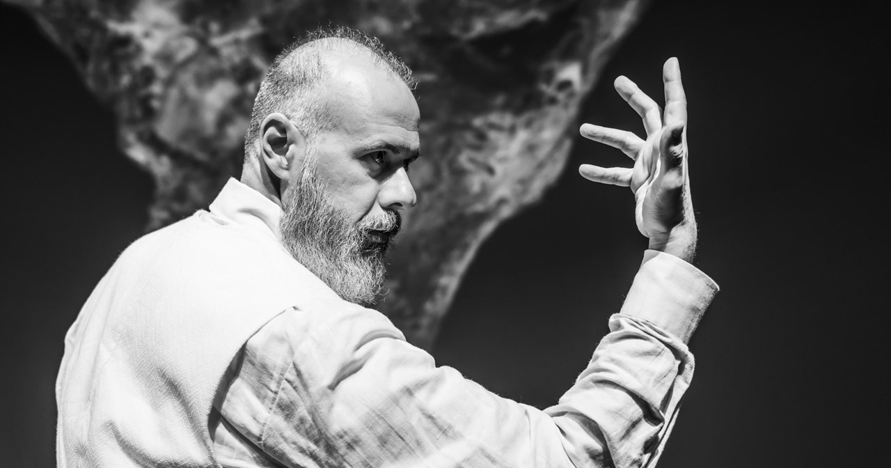 Η "Άζζα" κουβαλάει έναν κόσμο που δεν χωρά σε κατηγορίες - εικόνα 2