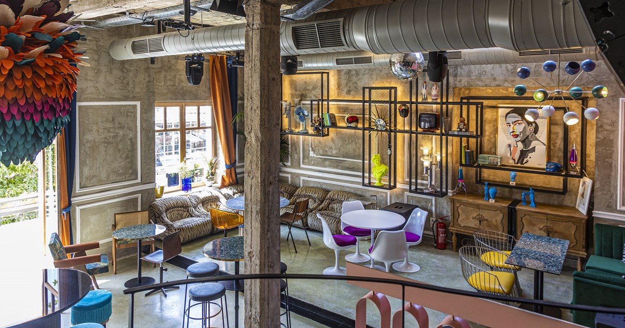 H Idra Kayne και ο Χρήστος Νικολάου φέρνουν το καλοκαίρι στο νεότευκτο "Voilà" - εικόνα 1