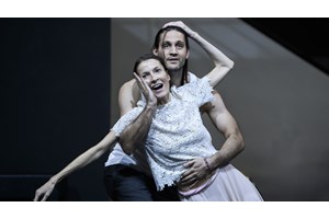 "Ντάμα Πίκα" με την Μπέττυ Αρβανίτη: Νέες φωτογραφίες και βίντεο - εικόνα 3