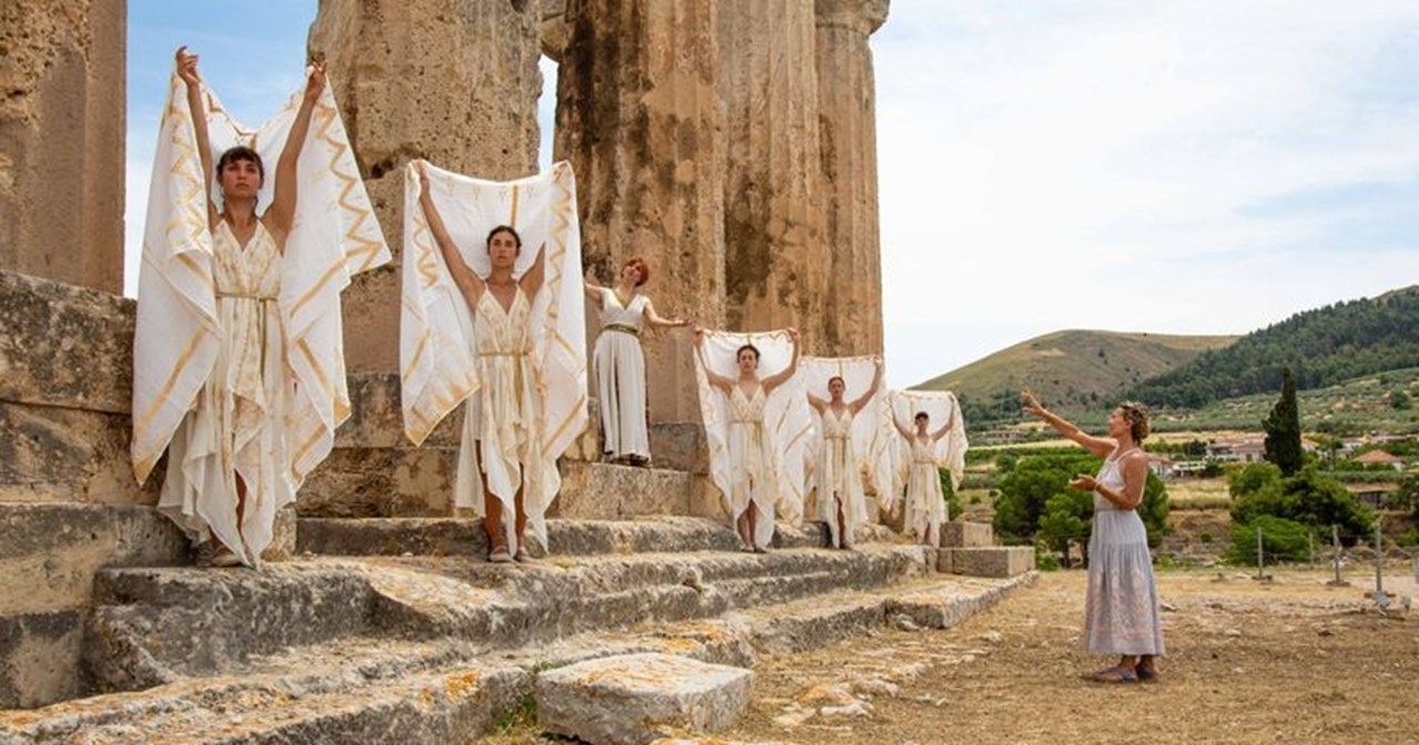 Μια μαγική, δωρεάν βραδιά χορού στον πιο ατμοσφαιρικό λόφο της Αθήνας - εικόνα 3