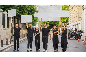 Οι αθόρυβοι αγώνες μιας γυναίκας που αρνείται να σιωπήσει, με πρωταγωνίστρια την Ελένη Κοκκίδου - εικόνα 3