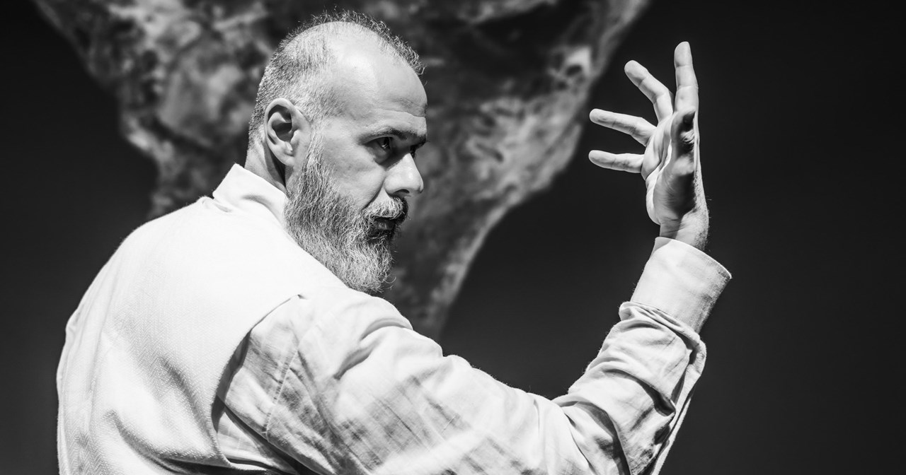 Γιάννης Καλαβριανός: "Αν κάνουμε θέατρο βασισμένο στην πιο "πιασάρικη" φωτογραφία, δεν με αφορά" - εικόνα 13