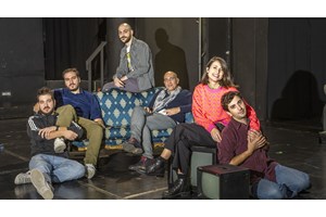 Ο Σωτήρης Ρουμελιώτης μάς εξηγεί γιατί η σουρεαλιστική παράσταση που σκηνοθετεί στην Πειραματική του Εθνικού ταιριάζει γάντι στην Αθήνα - εικόνα 2