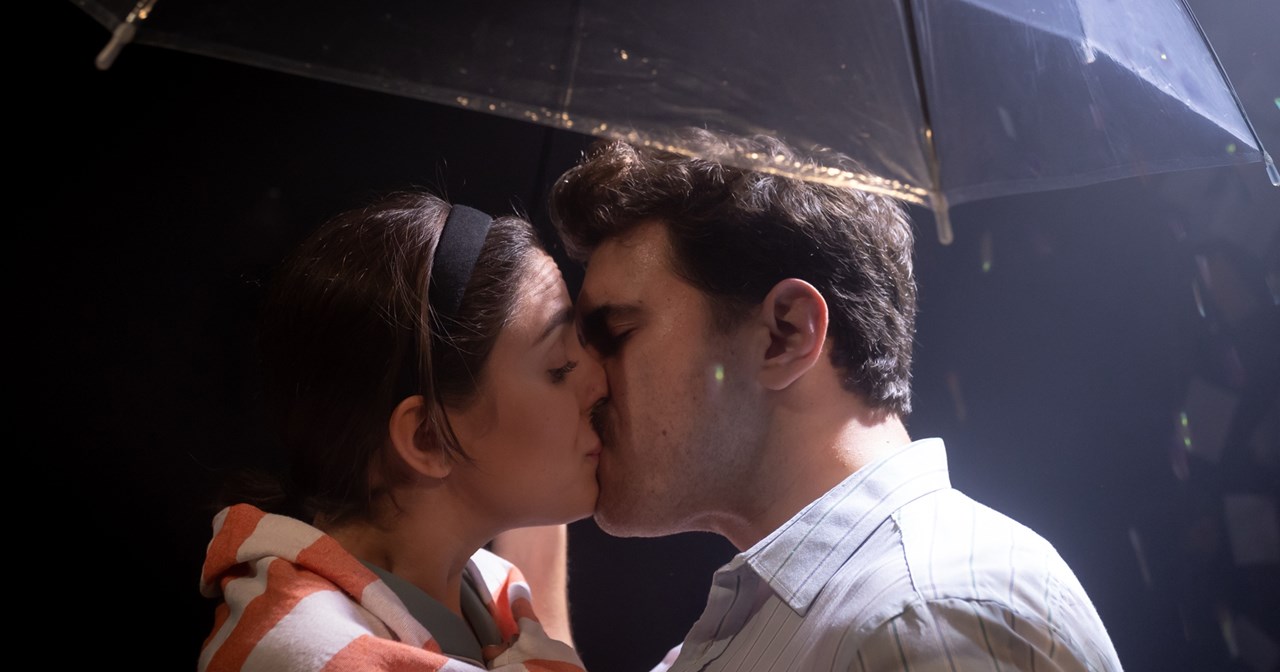 "Κρεατόπιτα": Η παράσταση-rollercoaster παίζεται για λίγο ακόμα στο Τρένο στο Ρουφ - εικόνα 2