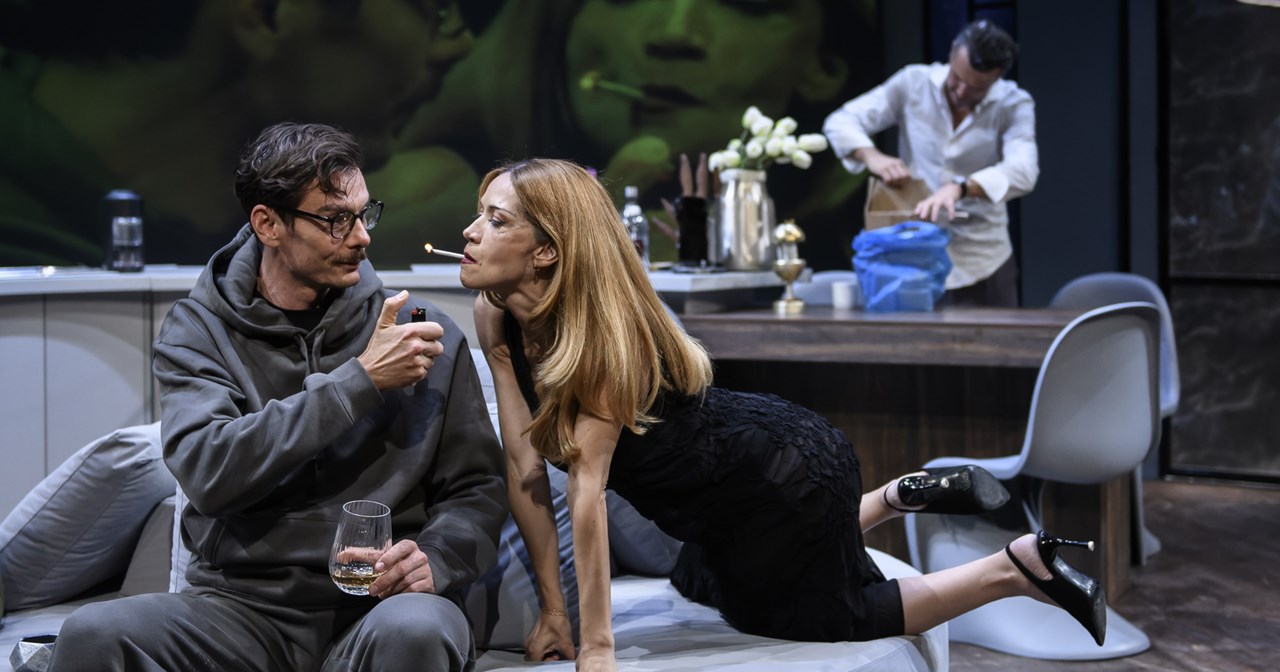 Το θέατρο Σημείο γεμίζει για λίγο ακόμα με "αστΕΡΩΣκονη" - εικόνα 2