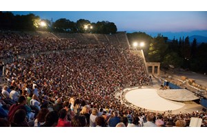 Ο Θεοδόσης Πελεγρίνης και το Φιλοσοφικό Θέατρο - εικόνα 1