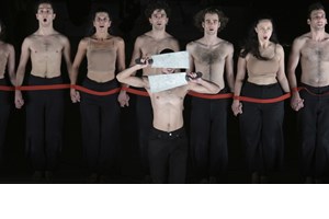 "Η Καρυάτιδα!": Η μεγάλη επιτυχία του Γιώργου Καπουτζίδη στο Εθνικό Θέατρο επιστρέφει σε νέο χώρο - εικόνα 9