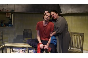 "Το γάλα": Τελευταίες παραστάσεις και αλλαγή ώρας για το έργο-σταθμός της νεοελληνικής δραματουργίας - εικόνα 4