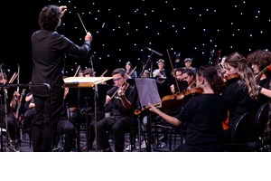 O Γιώργος Νταλάρας περιπλανιέται "Στους Δρόμους του Ρεμπέτικου" - εικόνα 1