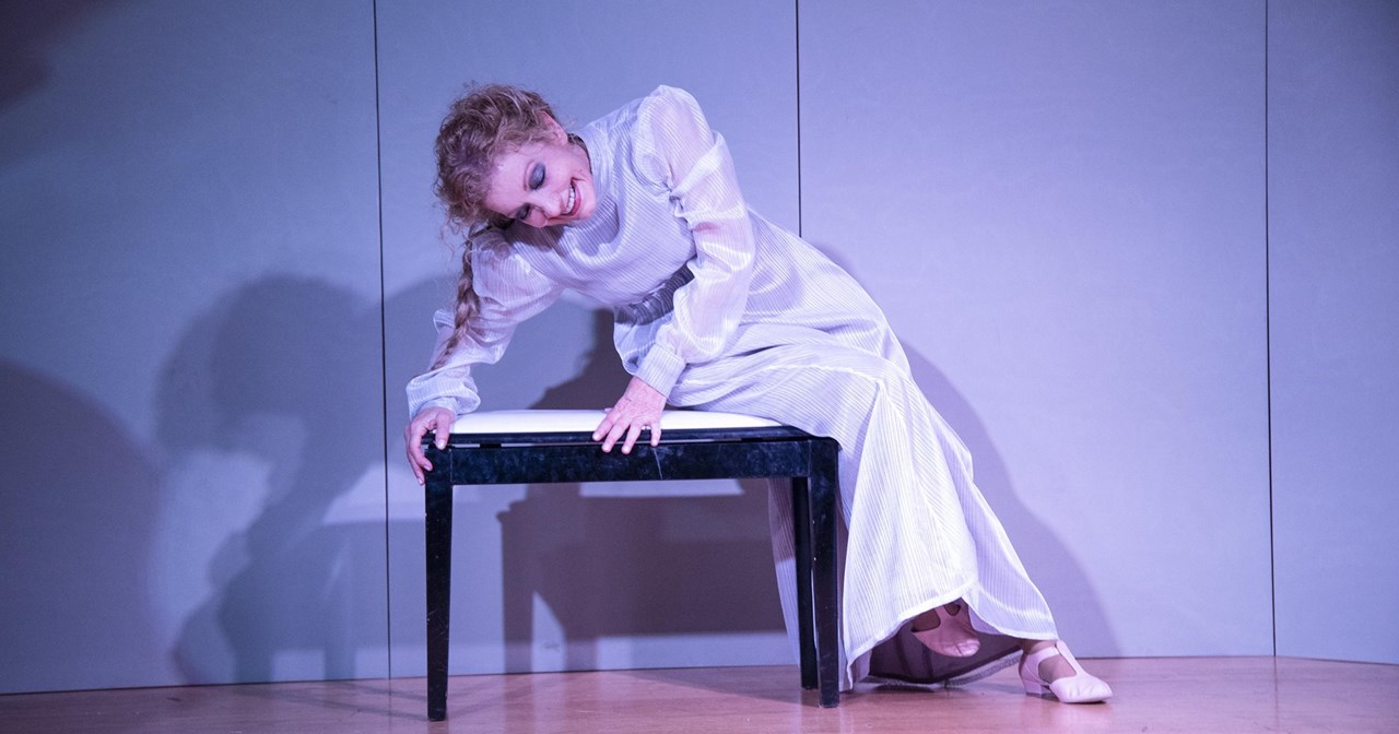 "H Βίλα": Η διαχείριση της βίας μέσα από τα μάτια τριών γυναικών - εικόνα 2