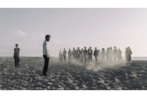 "ζ-η-θ, ο Ξένος": Η Κλέλια Ανδριολάτου διασχίζει την Οδύσσεια του Μαρμαρινού - εικόνα 5