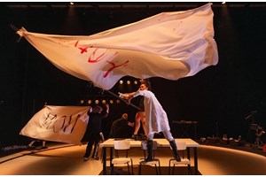 "Τα σκυλιά" του Ανέστη Αζά: Μια φωνή αντίστασης απέναντι στον αυταρχισμό - εικόνα 5