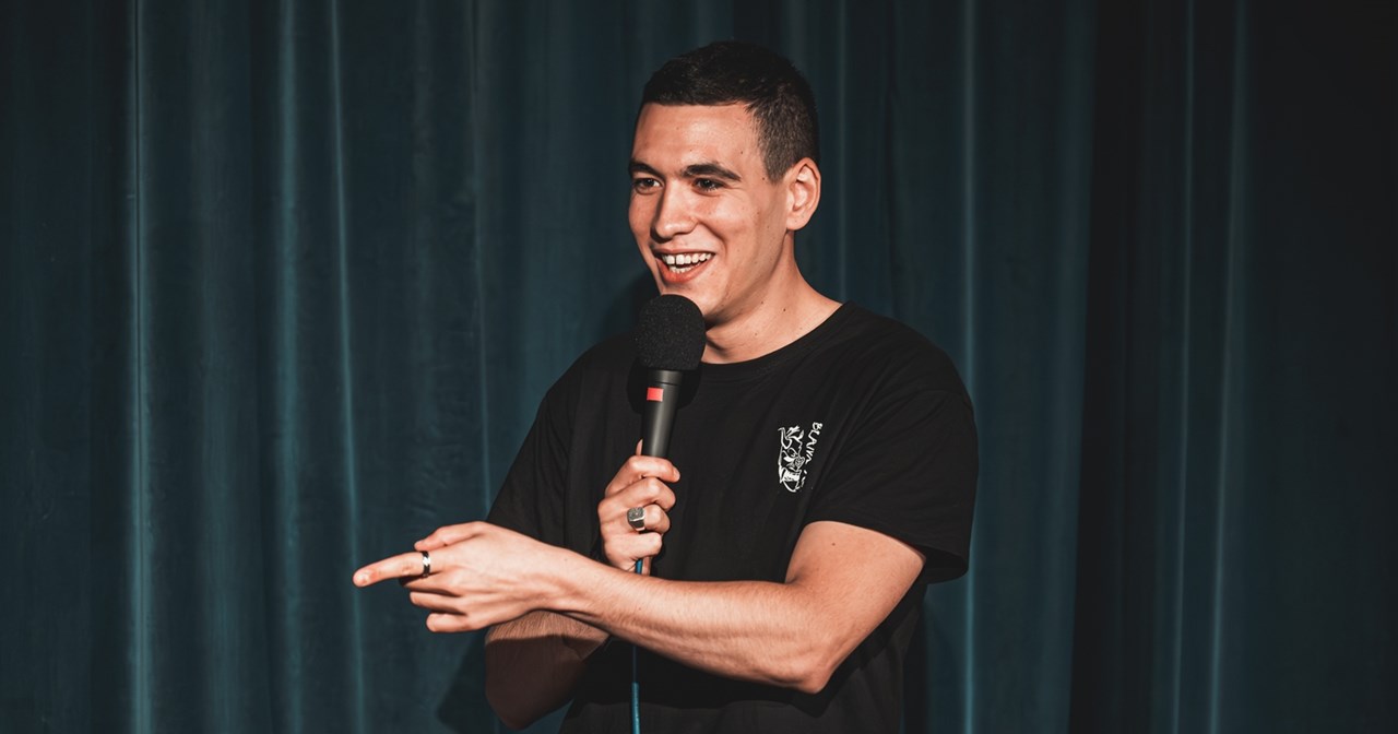 Για τον Βαγγέλη Χαρισόπουλο το stand up comedy είναι έρωτας - εικόνα 4