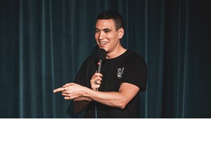 Για τον Βαγγέλη Χαρισόπουλο το stand up comedy είναι έρωτας - εικόνα 4