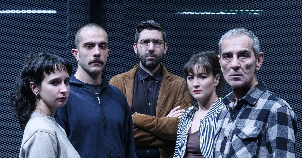 "Ακρωτήρι" με τη Μαρία Ναυπλιώτου: Τελευταίες παραστάσεις στην Αθήνα - εικόνα 4