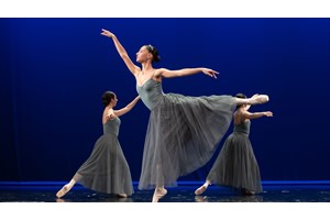 Είδαμε το "My fierce ignorant step": Ορμή, πάθος και αποθέωση του "μαζί" στη σκηνή της Στέγης - εικόνα 4